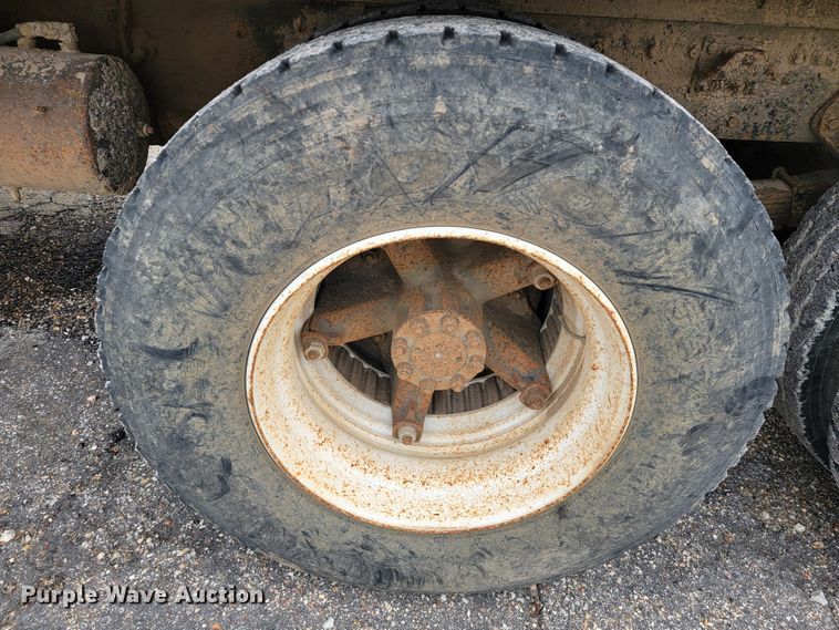 image for item JL9658 1988 International F1954  dump truck