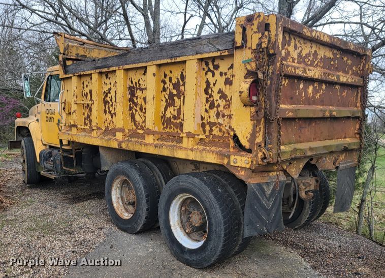 image for item JL9659 1988 International F1954  dump truck