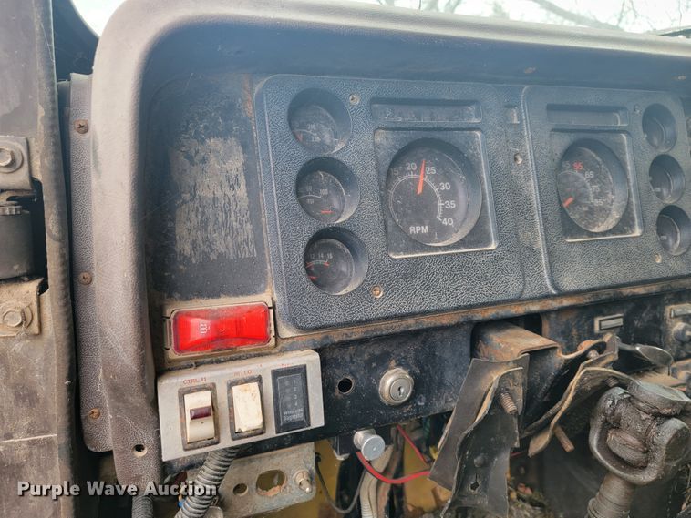 image for item JL9659 1988 International F1954  dump truck