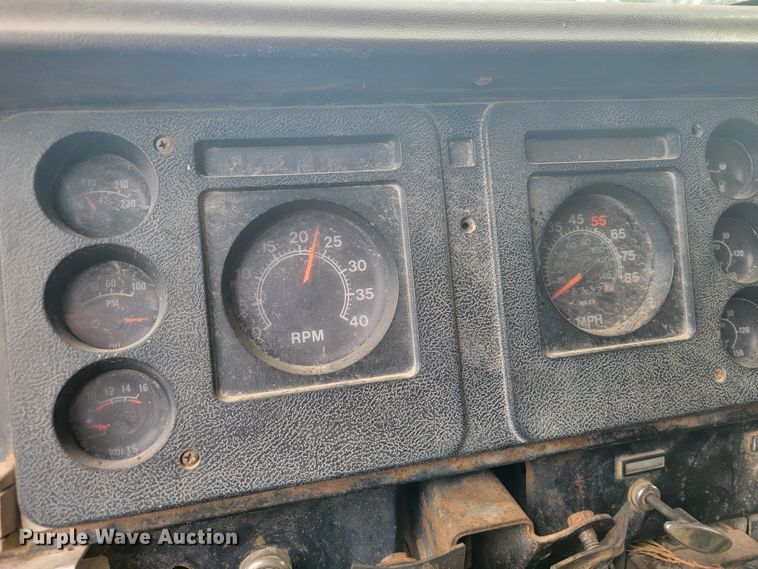 image for item JL9659 1988 International F1954  dump truck