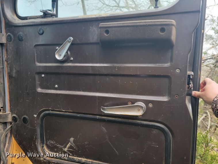 image for item JL9659 1988 International F1954  dump truck