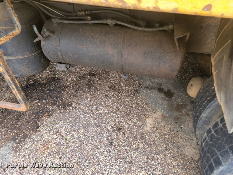 image for item JL9659 1988 International F1954  dump truck