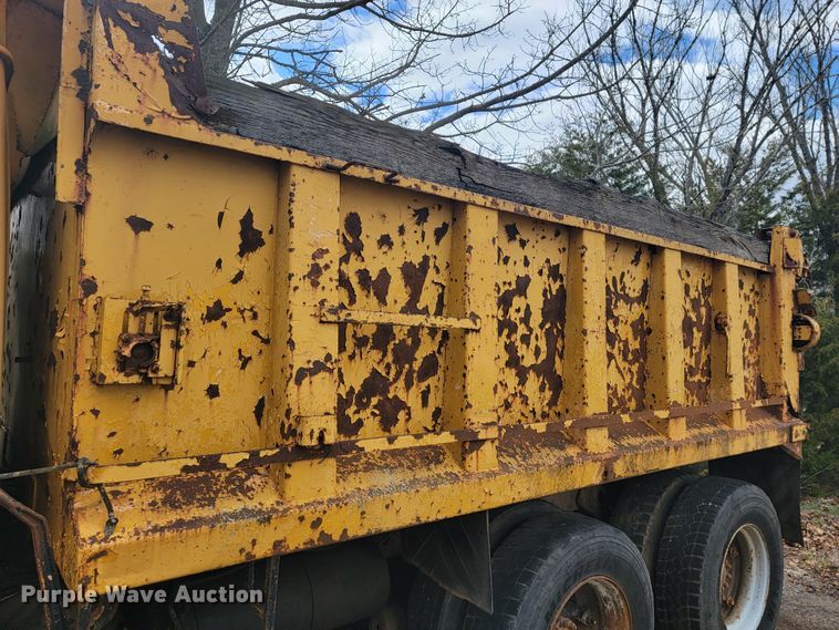 image for item JL9659 1988 International F1954  dump truck