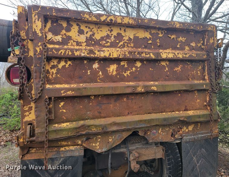 image for item JL9659 1988 International F1954  dump truck