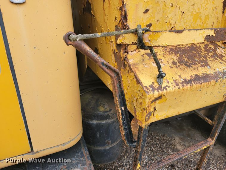 image for item JL9659 1988 International F1954  dump truck