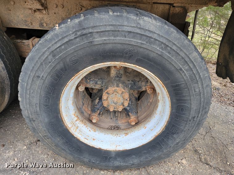 image for item JL9659 1988 International F1954  dump truck