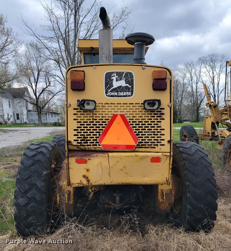 image for item JL9665 1995 John Deere 770BH  motor grader