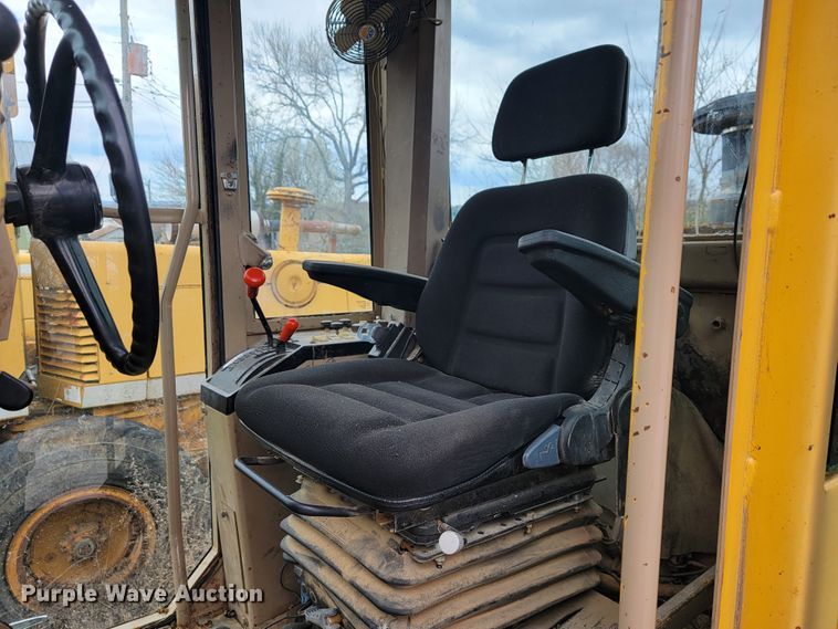 image for item JL9665 1995 John Deere 770BH  motor grader