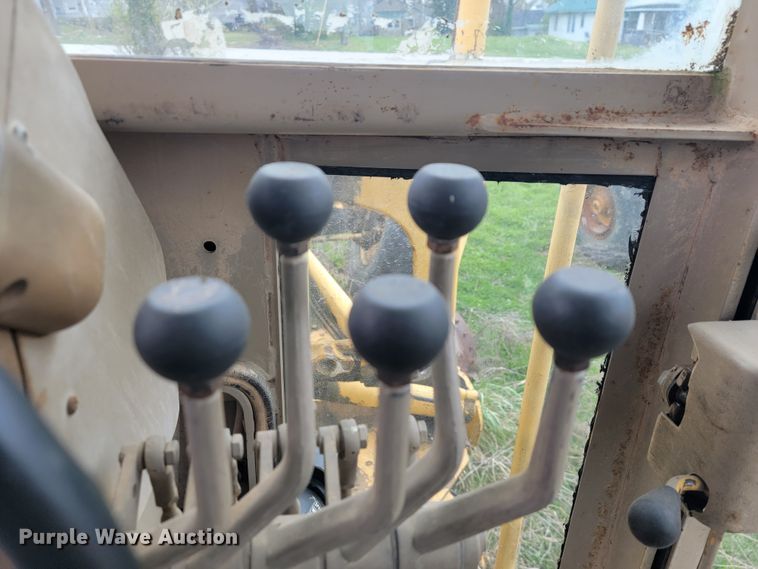 image for item JL9665 1995 John Deere 770BH  motor grader