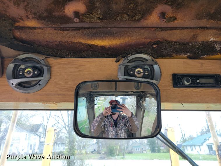 image for item JL9665 1995 John Deere 770BH  motor grader