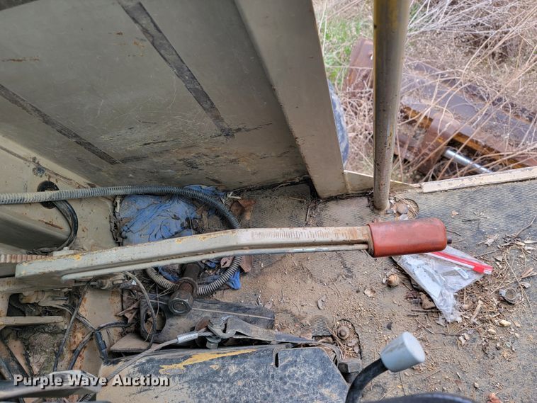 image for item JL9665 1995 John Deere 770BH  motor grader