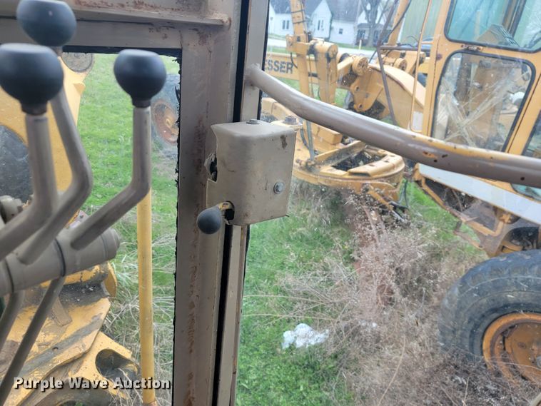 image for item JL9665 1995 John Deere 770BH  motor grader