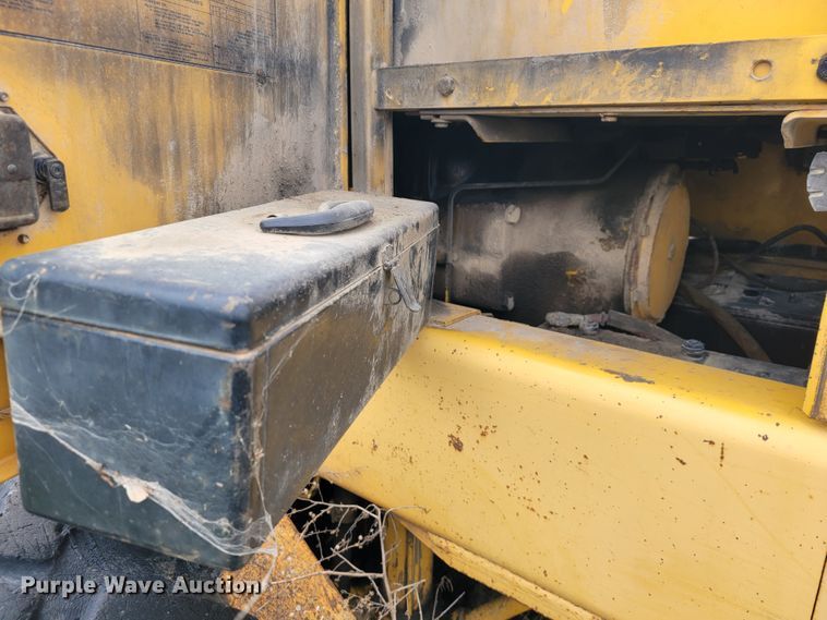 image for item JL9665 1995 John Deere 770BH  motor grader