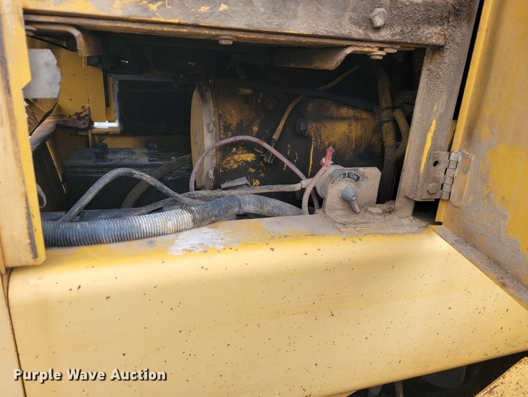 image for item JL9665 1995 John Deere 770BH  motor grader