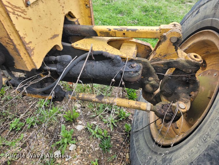 image for item JL9665 1995 John Deere 770BH  motor grader