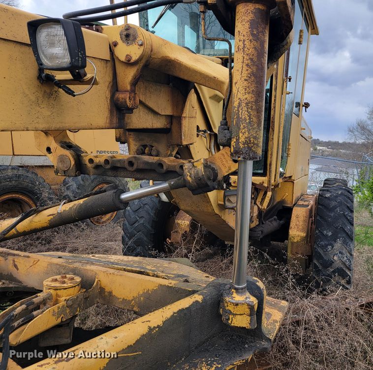 image for item JL9665 1995 John Deere 770BH  motor grader