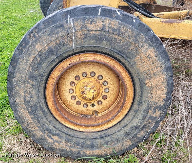 image for item JL9665 1995 John Deere 770BH  motor grader