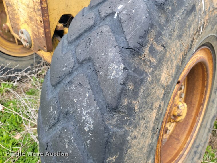 image for item JL9665 1995 John Deere 770BH  motor grader