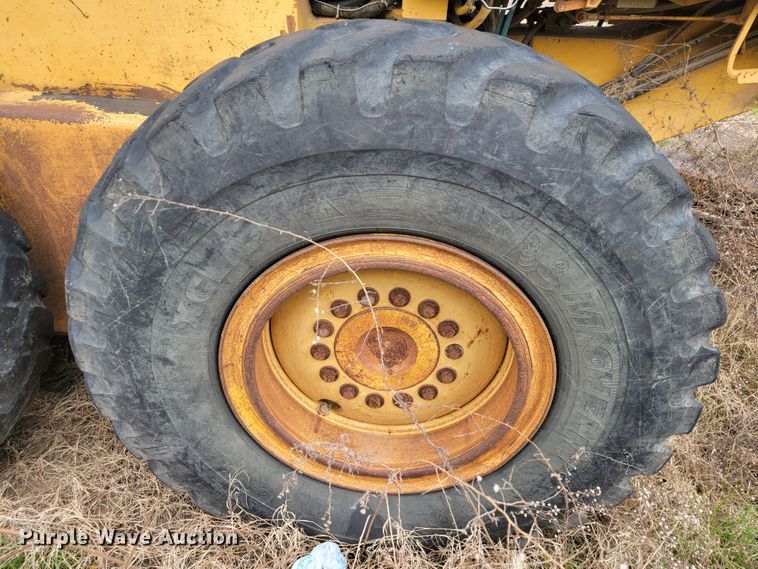 image for item JL9665 1995 John Deere 770BH  motor grader