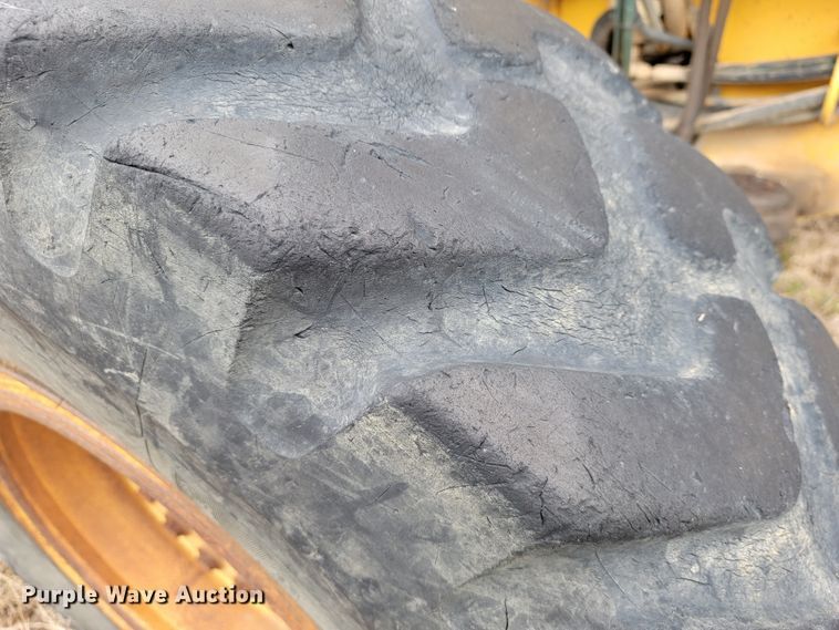 image for item JL9665 1995 John Deere 770BH  motor grader