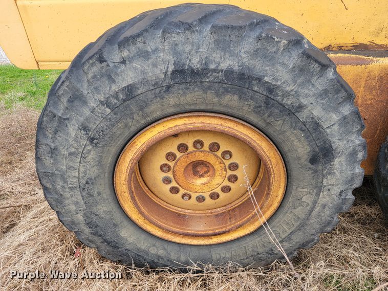 image for item JL9665 1995 John Deere 770BH  motor grader