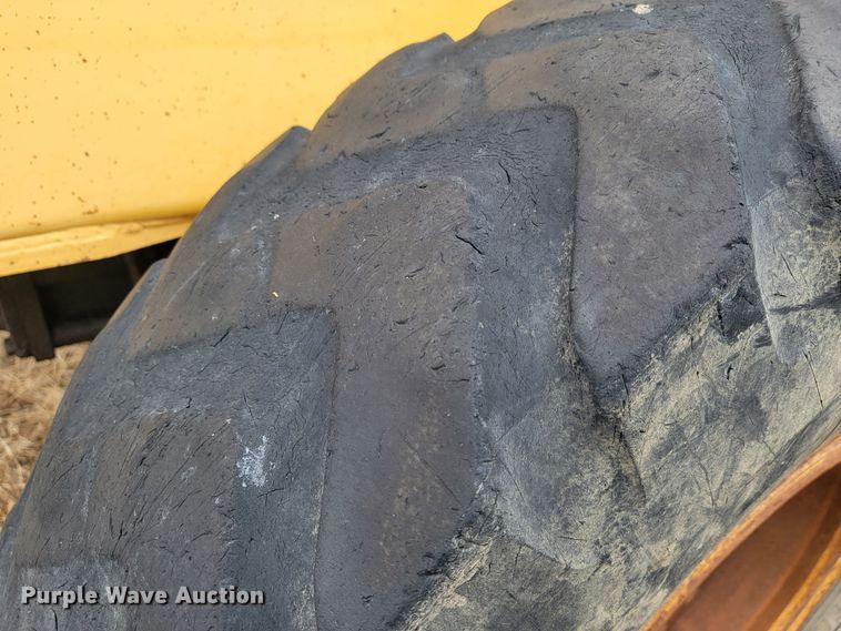 image for item JL9665 1995 John Deere 770BH  motor grader