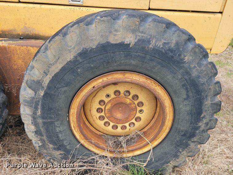 image for item JL9665 1995 John Deere 770BH  motor grader