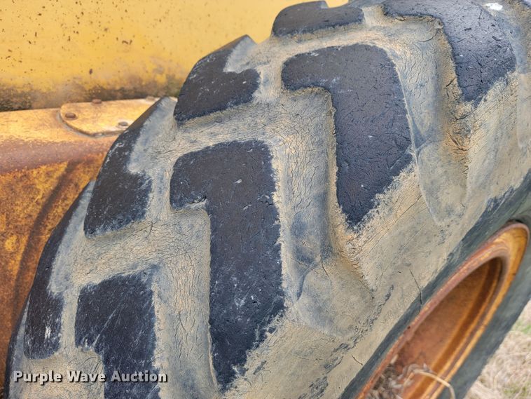 image for item JL9665 1995 John Deere 770BH  motor grader