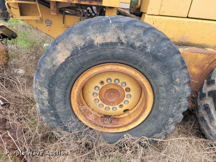 image for item JL9665 1995 John Deere 770BH  motor grader