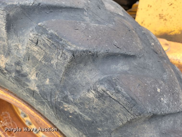 image for item JL9665 1995 John Deere 770BH  motor grader