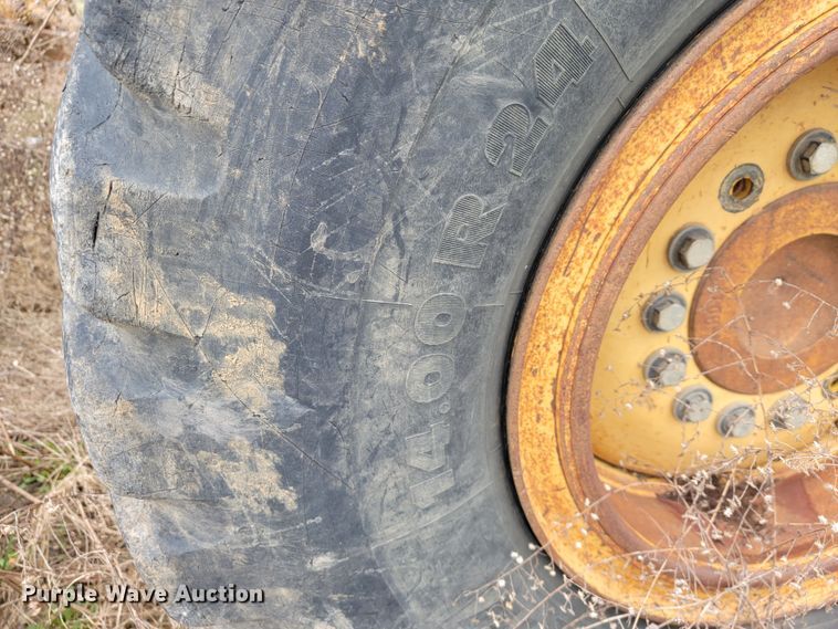 image for item JL9665 1995 John Deere 770BH  motor grader