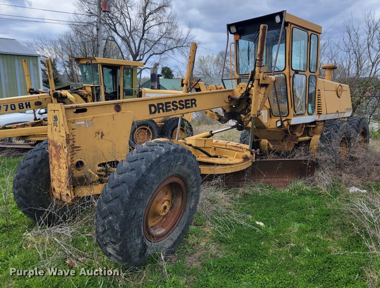 image for item JL9666 Dresser 850  motor grader