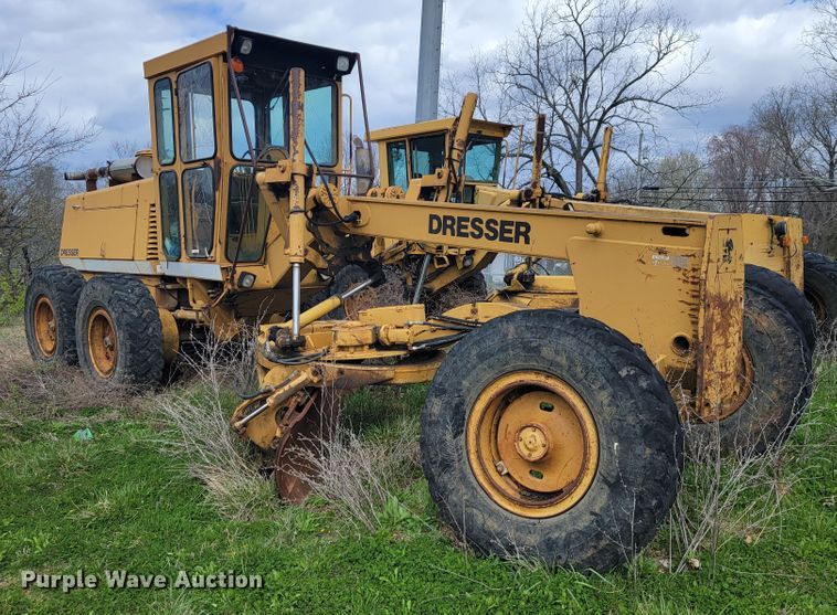 image for item JL9666 Dresser 850  motor grader