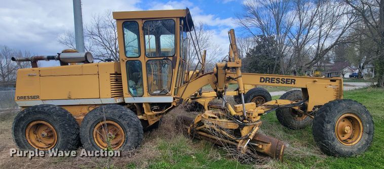 image for item JL9666 Dresser 850  motor grader
