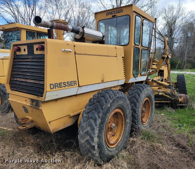 image for item JL9666 Dresser 850  motor grader