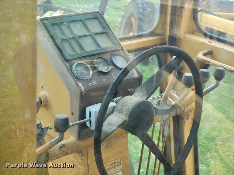 image for item JL9666 Dresser 850  motor grader