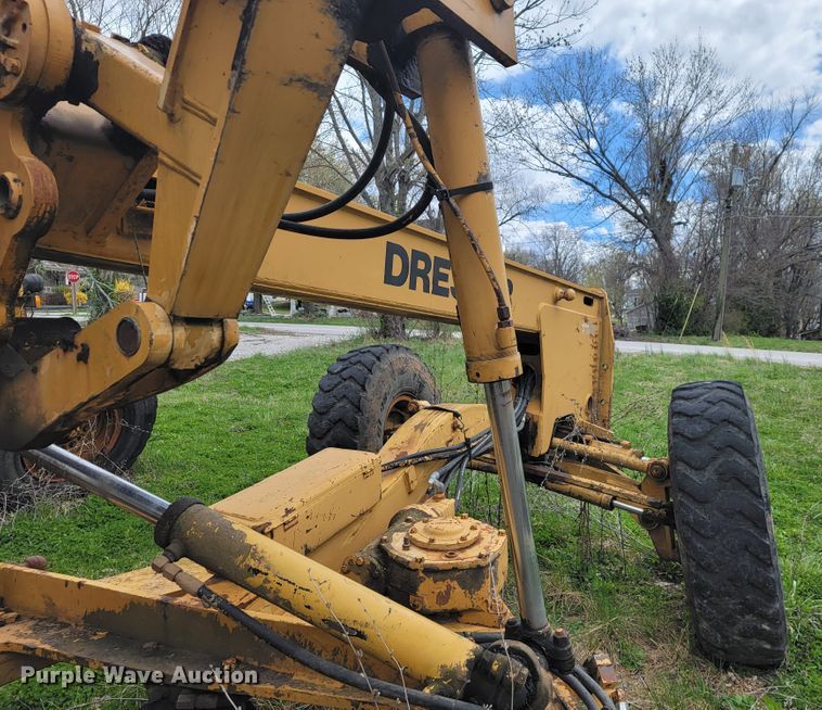 image for item JL9666 Dresser 850  motor grader