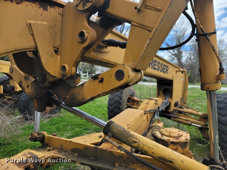 image for item JL9666 Dresser 850  motor grader