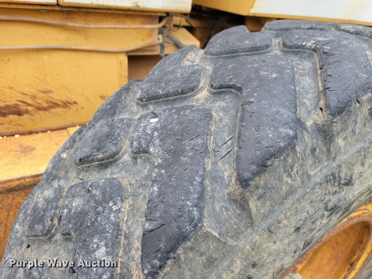 image for item JL9666 Dresser 850  motor grader