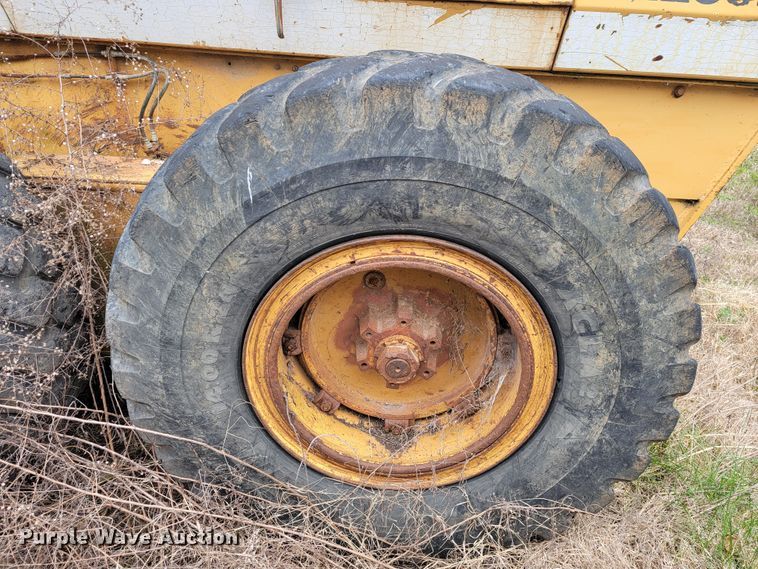 image for item JL9666 Dresser 850  motor grader