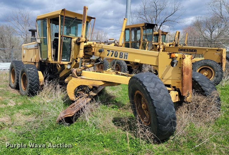 image for item JL9667 1996 John Deere 770BH  motor grader