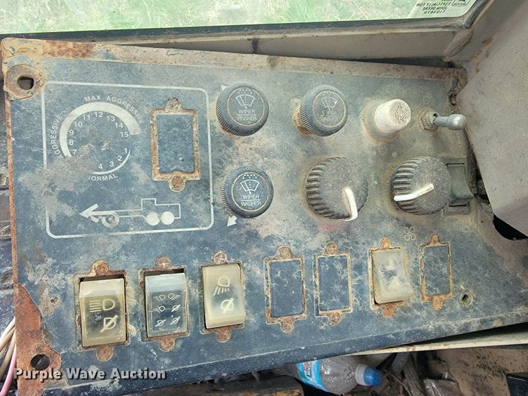 image for item JL9667 1996 John Deere 770BH  motor grader