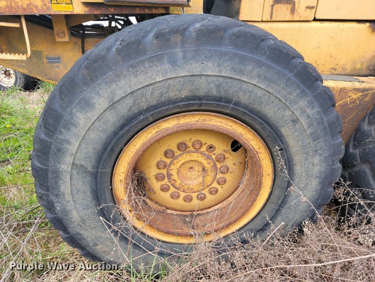 image for item JL9667 1996 John Deere 770BH  motor grader