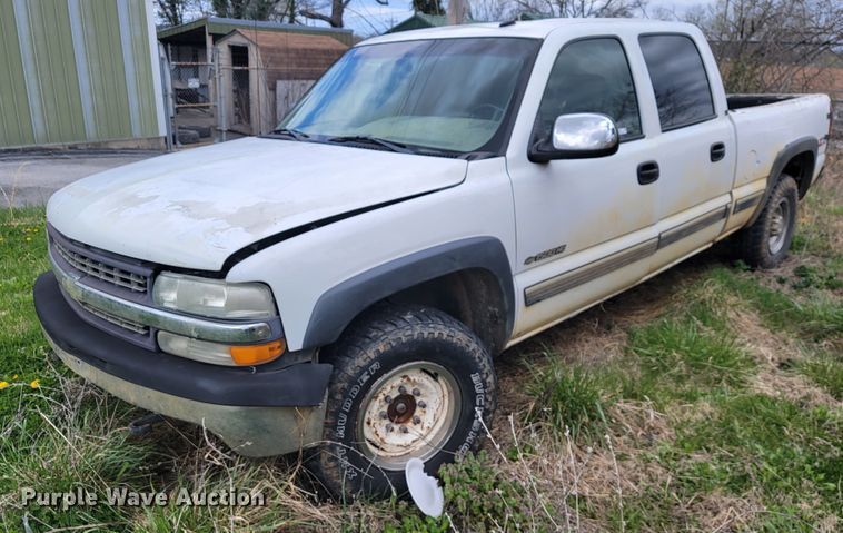 image for item JL9668 2002 Chevrolet Silverado 1500HD  Crew Cab pickup truck