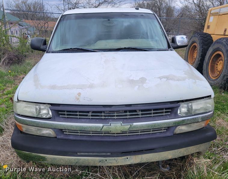 image for item JL9668 2002 Chevrolet Silverado 1500HD  Crew Cab pickup truck