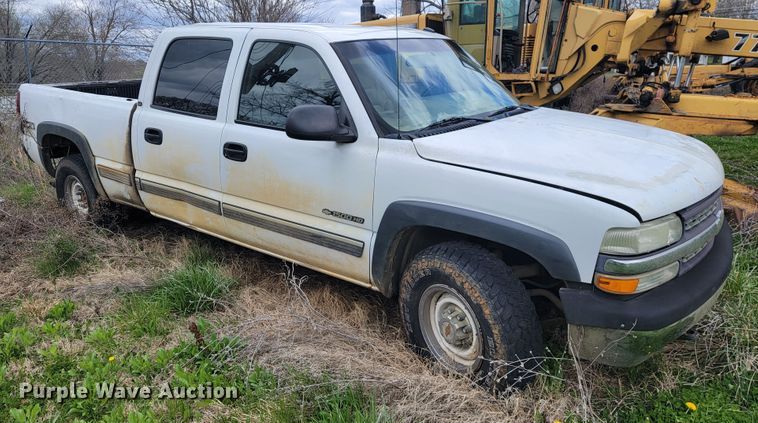 image for item JL9668 2002 Chevrolet Silverado 1500HD  Crew Cab pickup truck