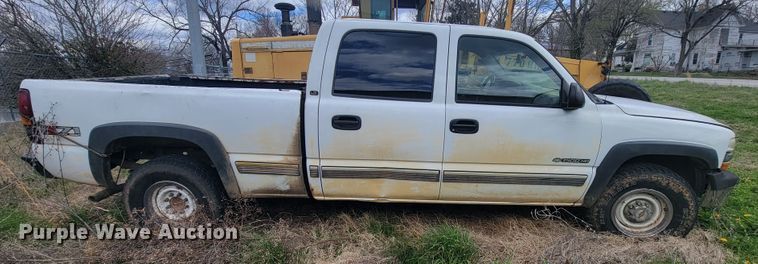 image for item JL9668 2002 Chevrolet Silverado 1500HD  Crew Cab pickup truck