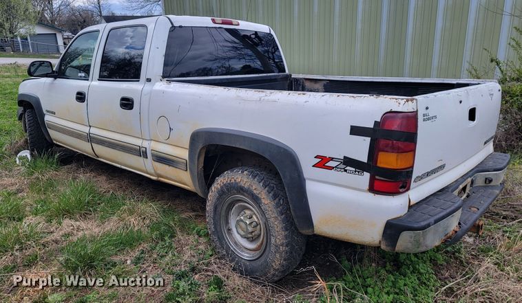 image for item JL9668 2002 Chevrolet Silverado 1500HD  Crew Cab pickup truck