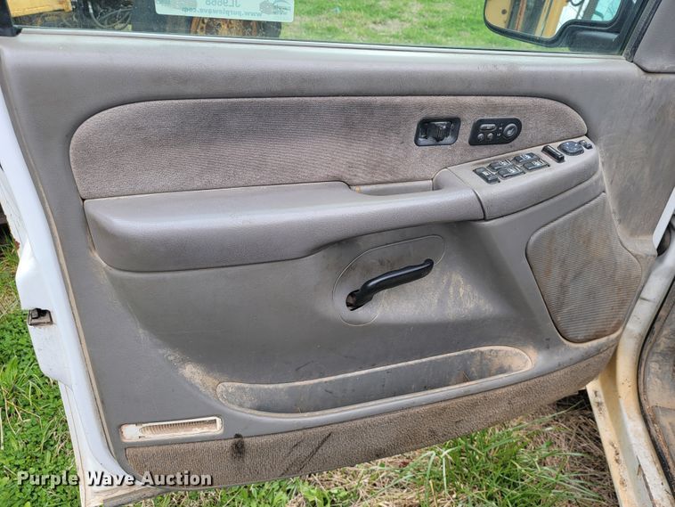 image for item JL9668 2002 Chevrolet Silverado 1500HD  Crew Cab pickup truck