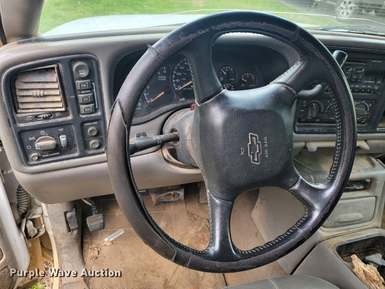 image for item JL9668 2002 Chevrolet Silverado 1500HD  Crew Cab pickup truck